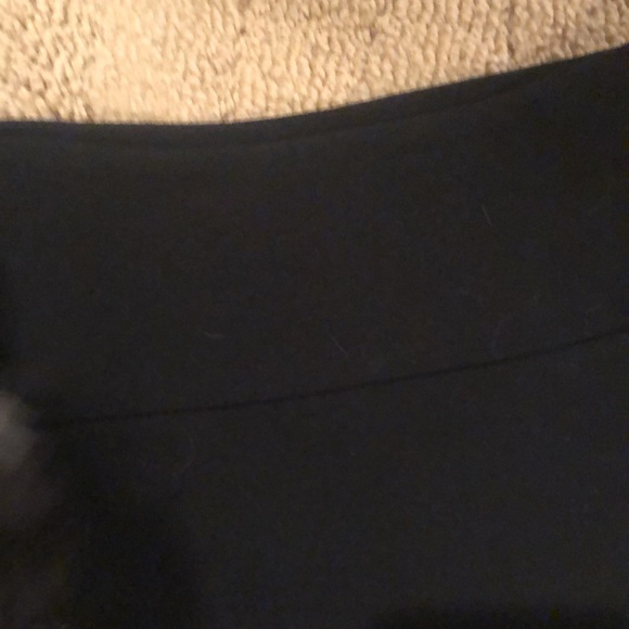 Calvin Klein black crepe skirt size 10. This unlined skirt is 25 1/2 inches long - Picture 3 of 4